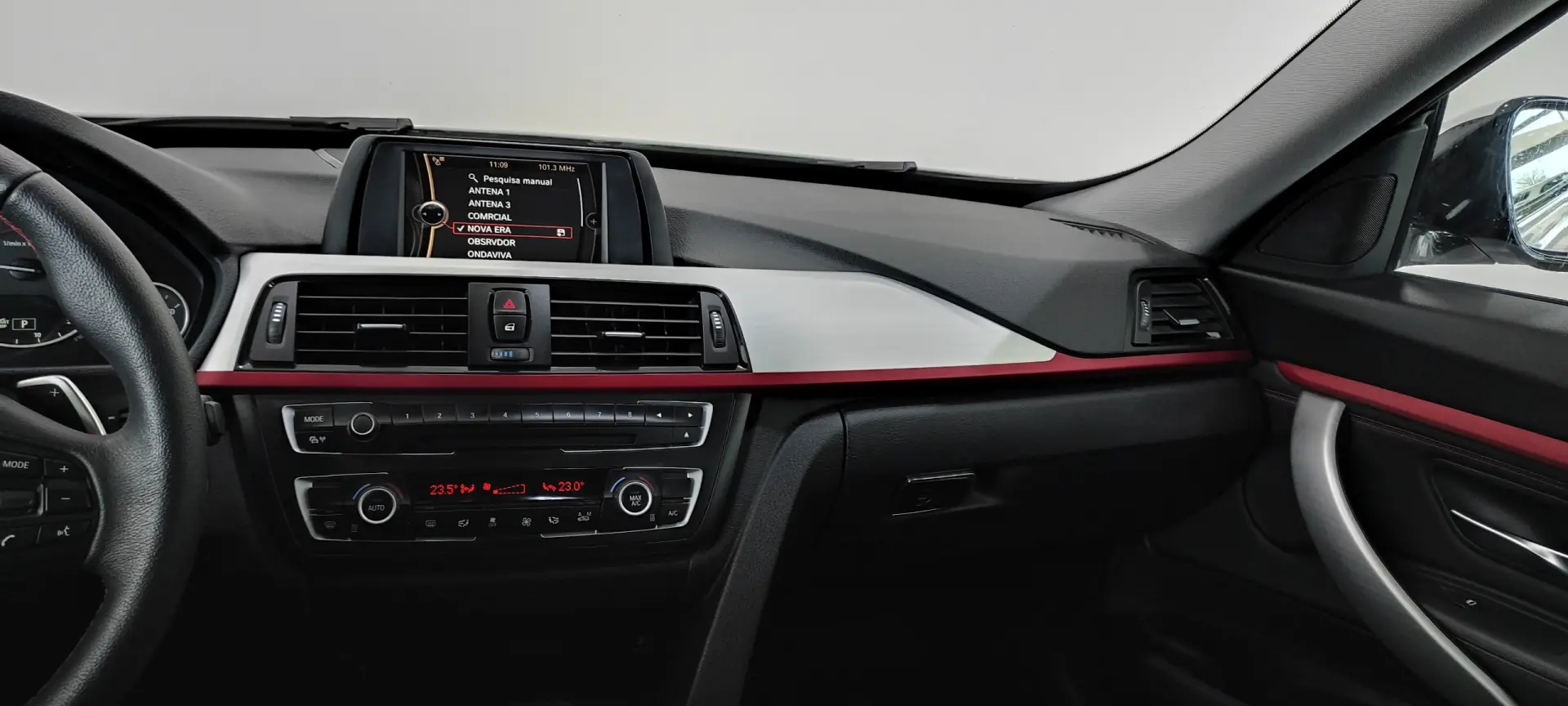 BMW 328 i xDrive Line Sport Auto 27