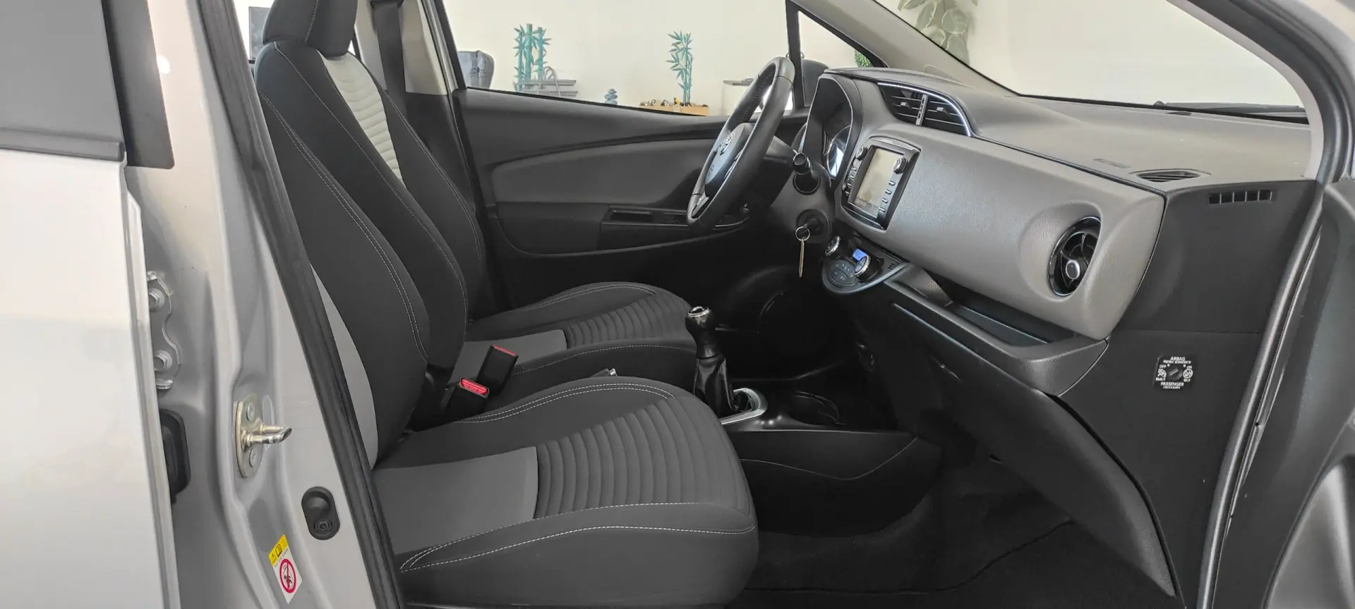 Toyota Yaris 1.0 VVT-i Comfort 22