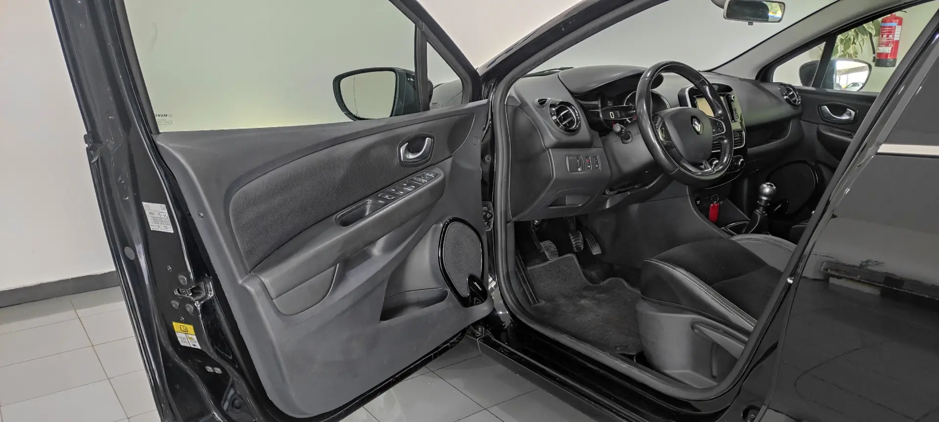 Renault Clio Sport Tourer Outro 15