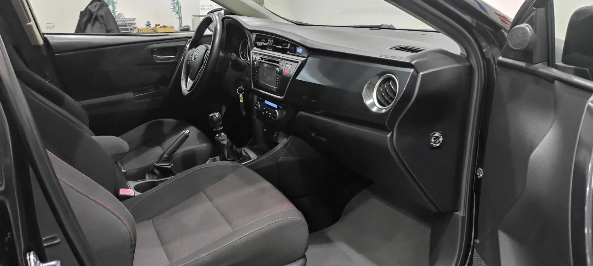 Toyota Auris 1.4 D-4D Com. +P.Techno+P.Sport 22