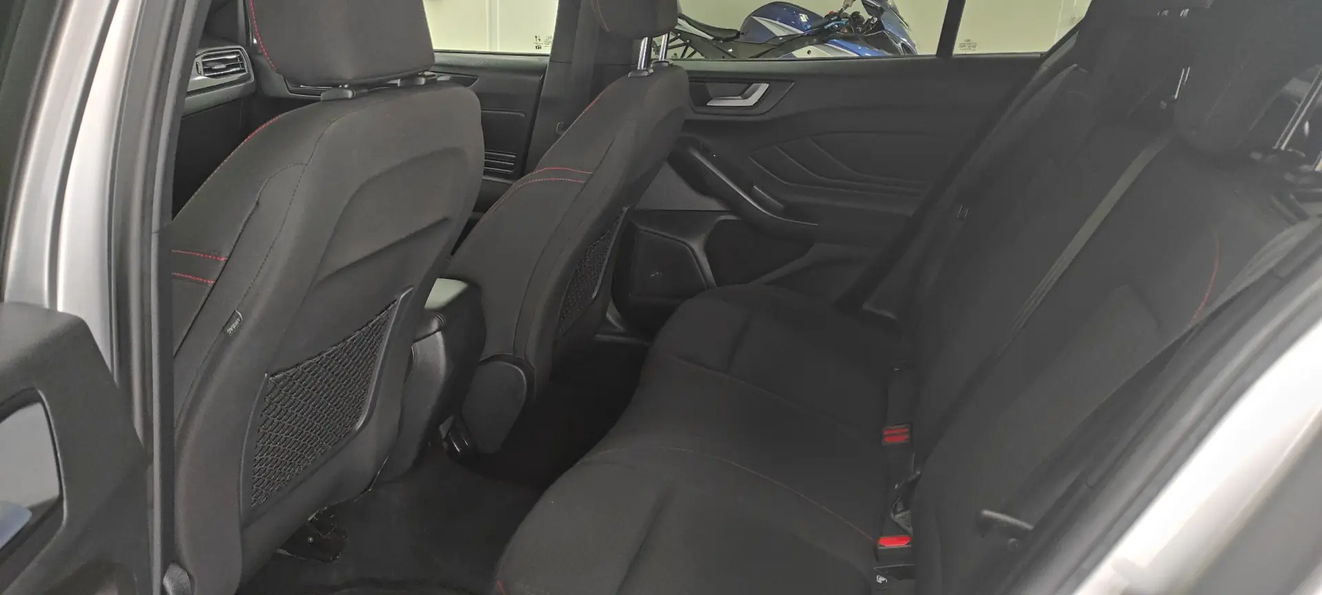 Ford Focus 1.0 EcoBoost MHEV ST-Line 6