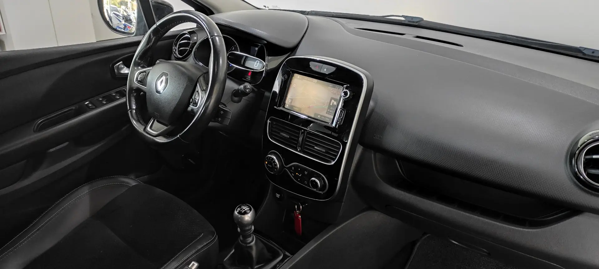 Renault Clio Sport Tourer Outro 24