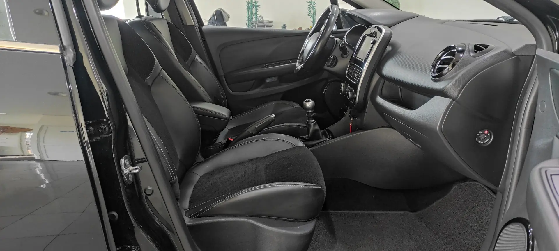 Renault Clio Sport Tourer Outro 23