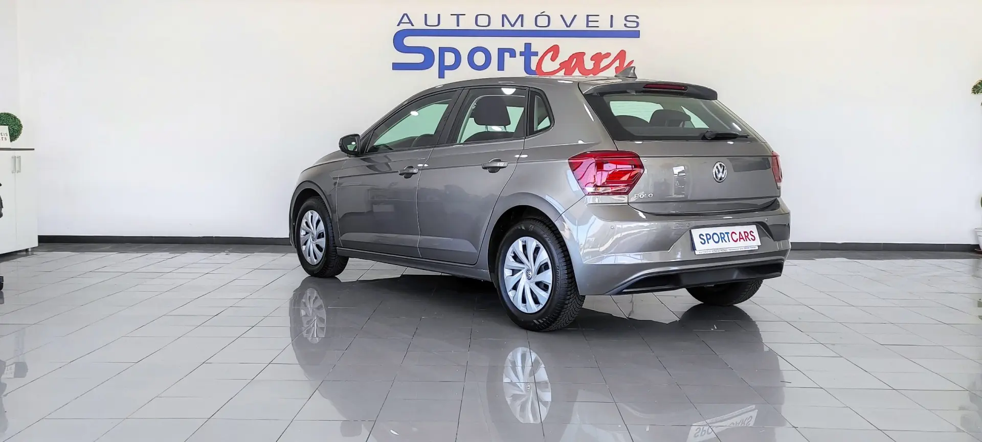 Volkswagen Polo Outro 4