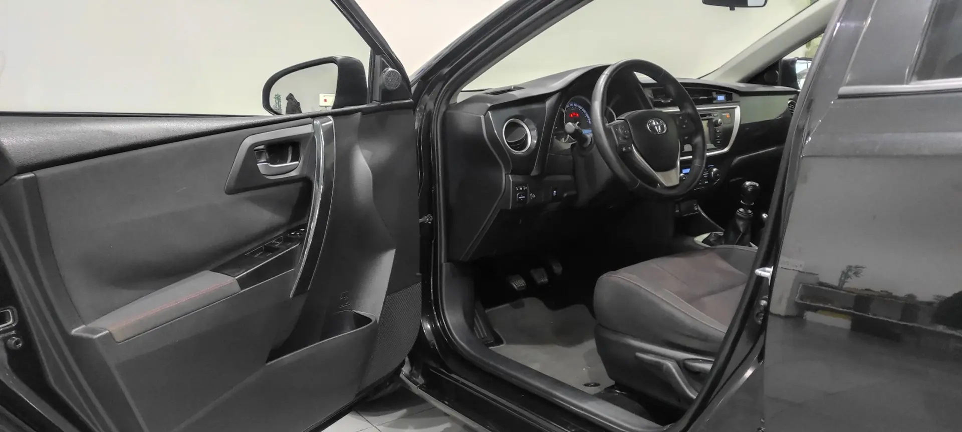 Toyota Auris 1.4 D-4D Com. +P.Techno+P.Sport 15