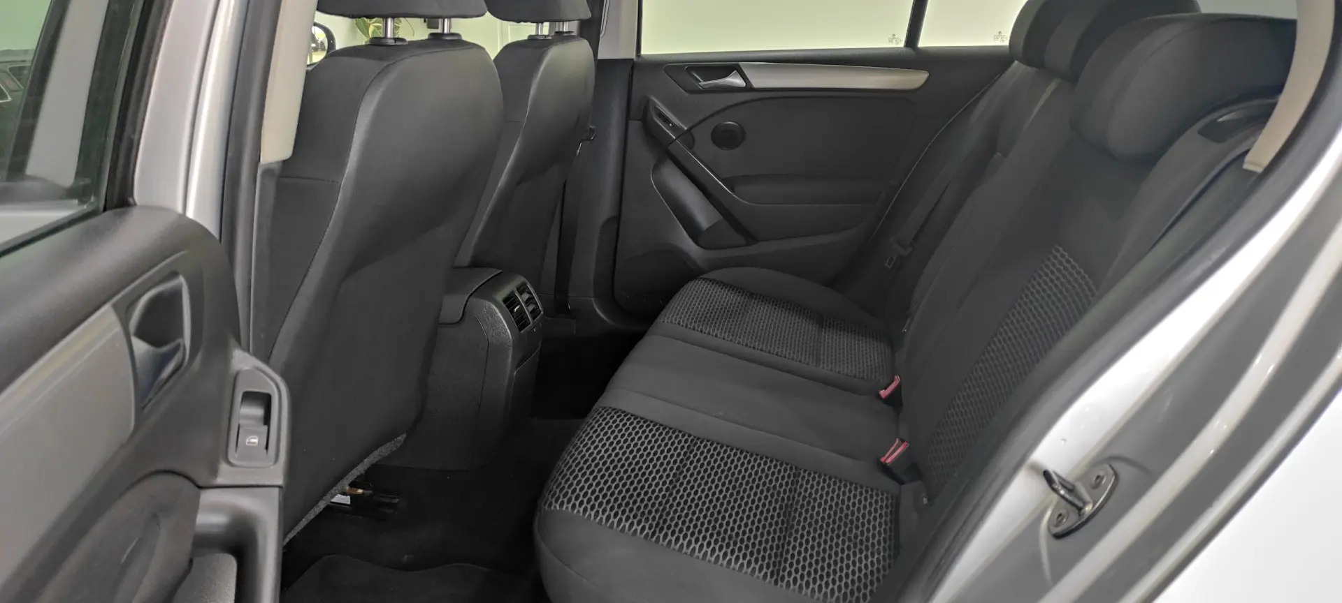 Volkswagen Golf 1.6 TDi Confortline 19