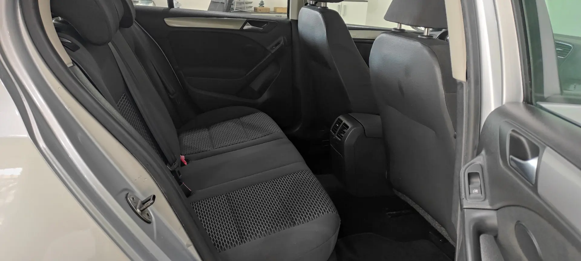 Volkswagen Golf 1.6 TDi Confortline 21