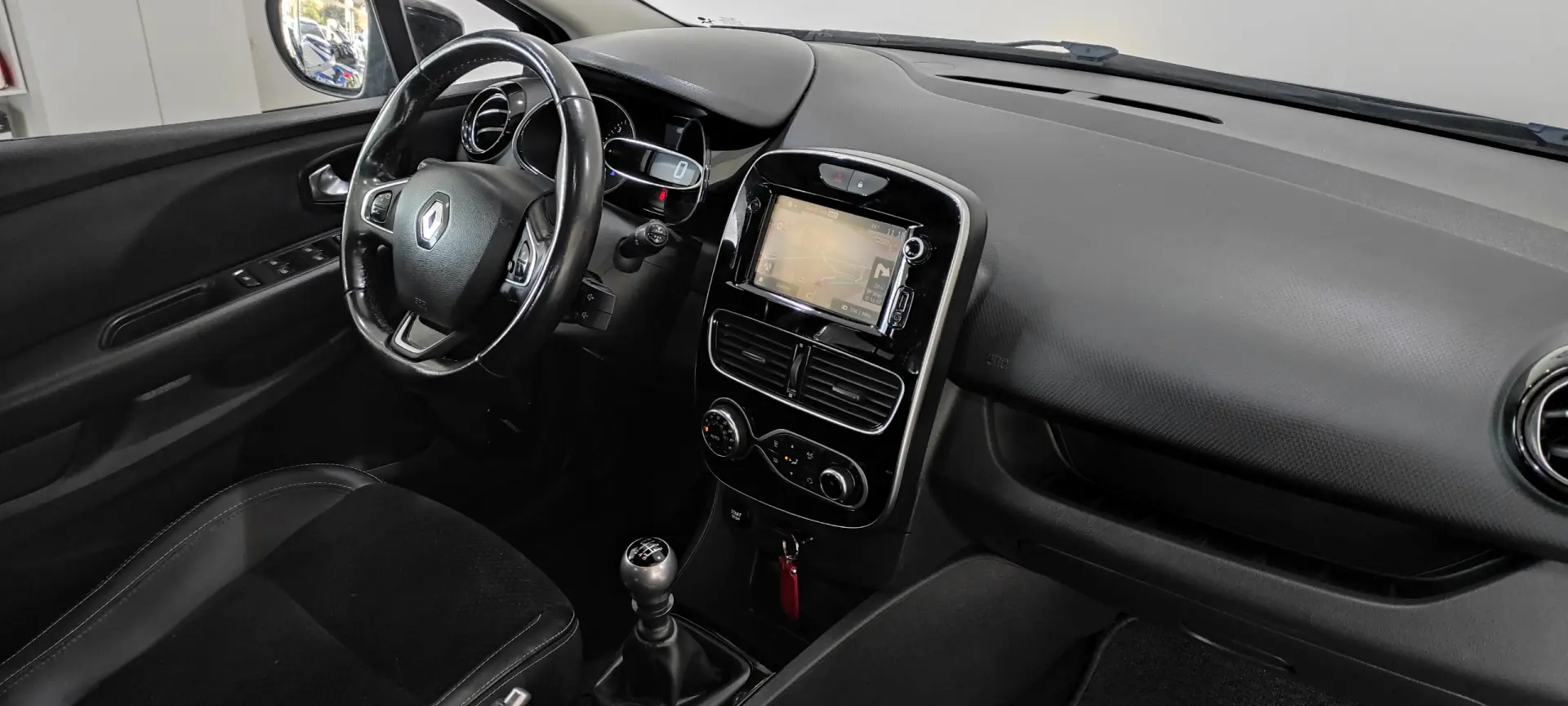 Renault Clio Sport Tourer Outro 7