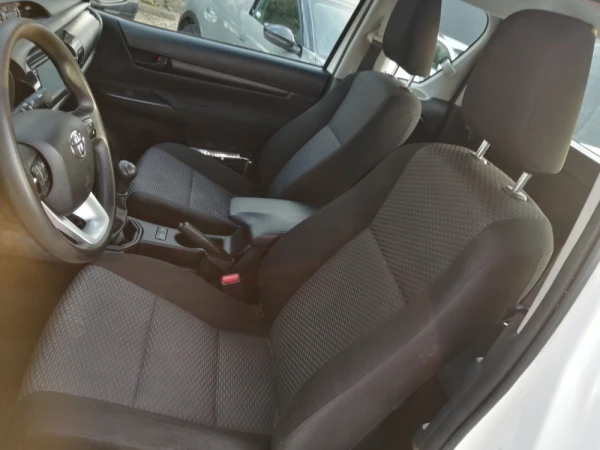 Toyota Hilux 2