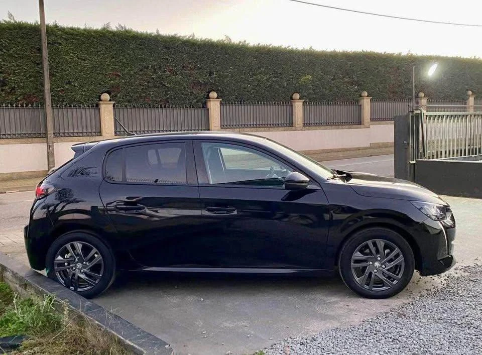 Peugeot 208 5