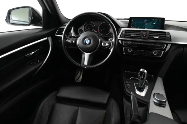 BMW 318 d Pack M Auto 12