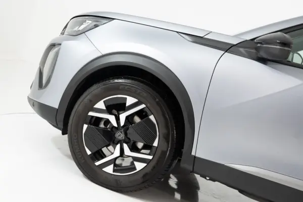 Peugeot 2008 1.2 PureTech Allure Pack EAT8 14