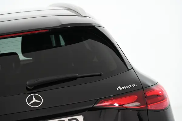 Mercedes-Benz GLC 300 e 4Matic 11