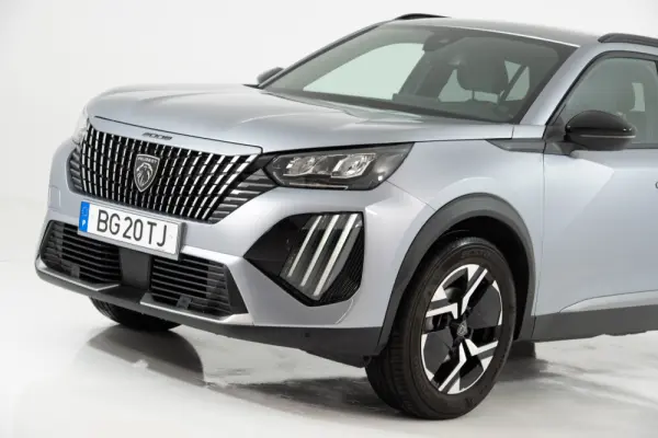 Peugeot 2008 1.2 PureTech Allure Pack EAT8 11