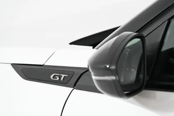 Peugeot 2008 1.2 PureTech GT EAT8 12