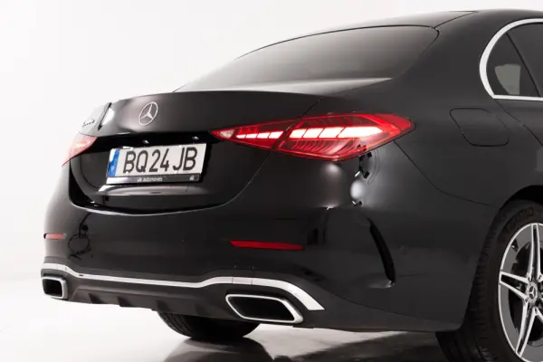 Mercedes-Benz C 300 e AMG Line 12