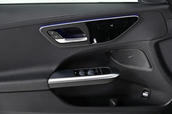 Mercedes-Benz C 300 de AMG Line 28