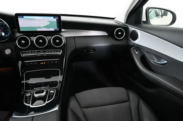 Mercedes-Benz C 300 de Avantgarde 15