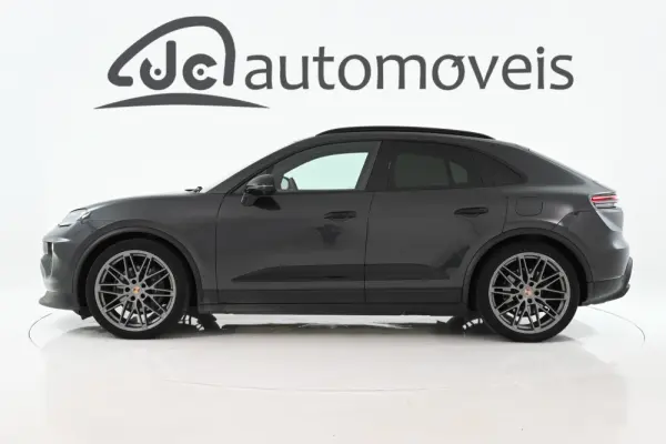 Porsche Macan Electric 4 7
