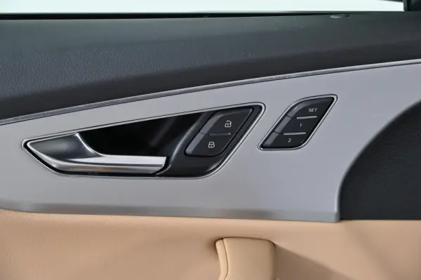 Audi Q8 55 TFSIe quattro Tiptronic 36