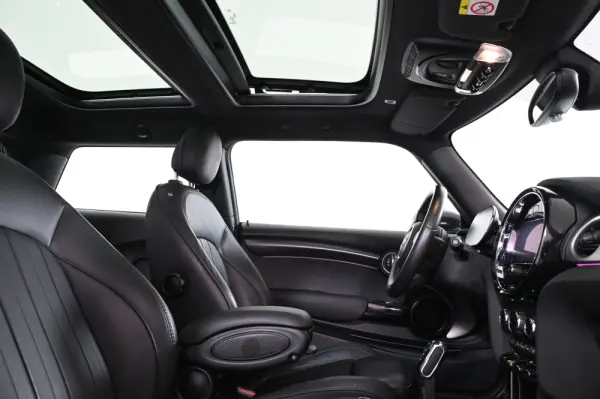 MINI 3 Portas Cooper SE 21