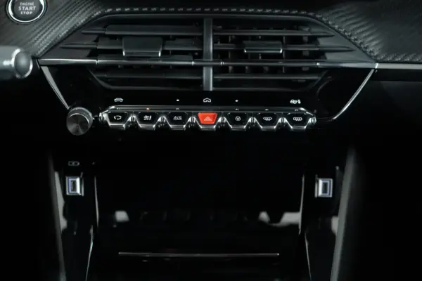 Peugeot 2008 1.2 PureTech Allure Pack EAT8 29