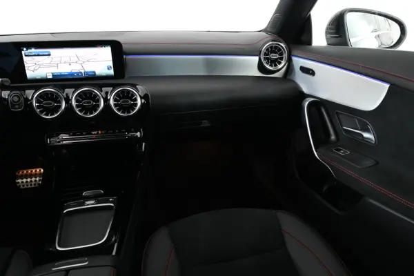 Mercedes-Benz CLA 200 d Shooting Brake AMG Line Aut. 13