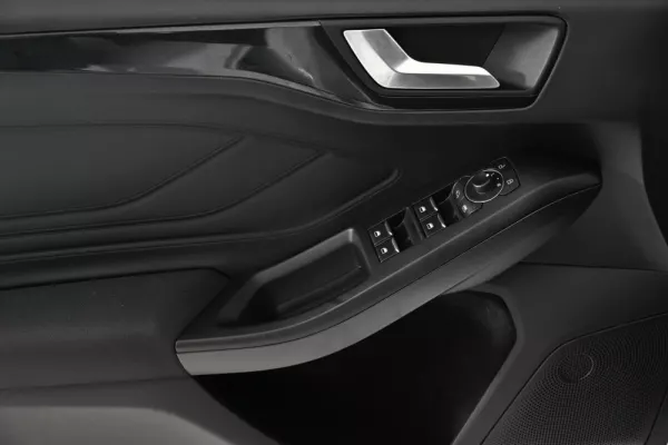 Ford Focus 1.0 EcoBoost MHEV ST-Line X 26