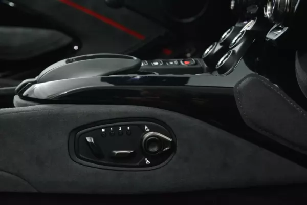 Aston Martin Vantage Roadster V8 F1 Edition 28