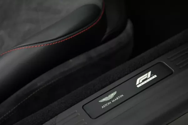 Aston Martin Vantage Roadster V8 F1 Edition 30