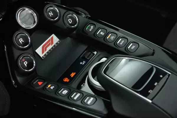 Aston Martin Vantage Roadster V8 F1 Edition 37