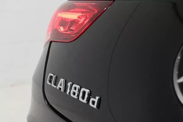 Mercedes-Benz CLA 180 11