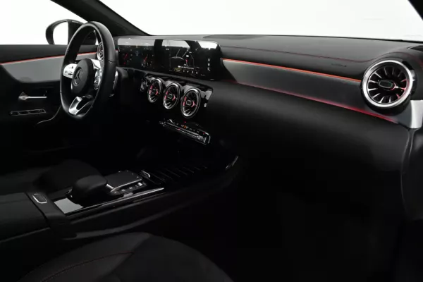 Mercedes-Benz CLA 180 13