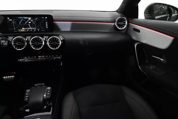 Mercedes-Benz CLA 180 15