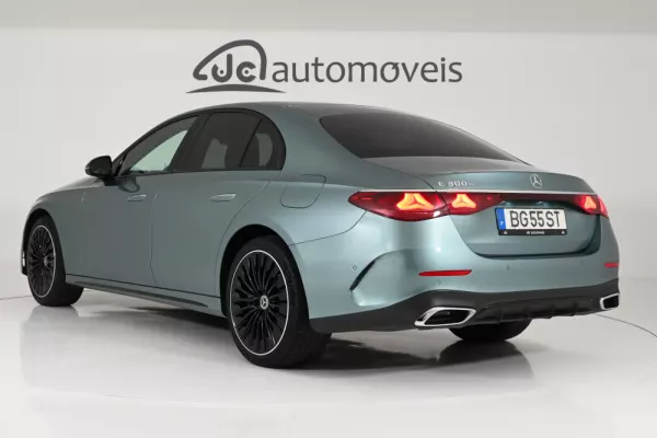 Mercedes-Benz E 300 2