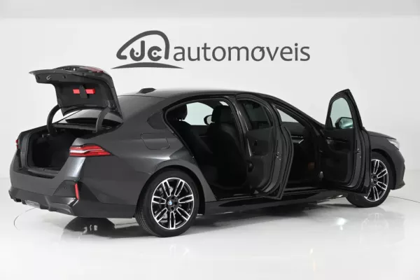 BMW 520 d Pack Desportivo M 6