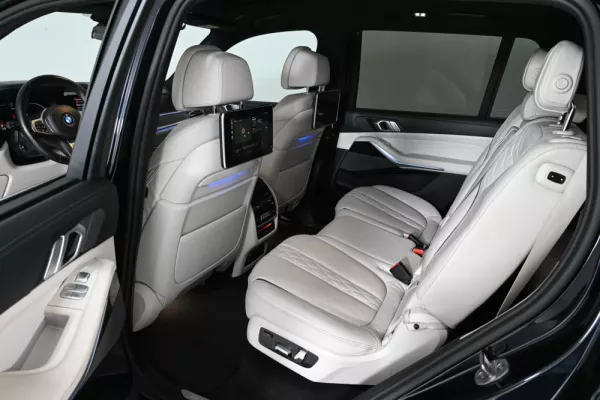 BMW X7 M50i 4