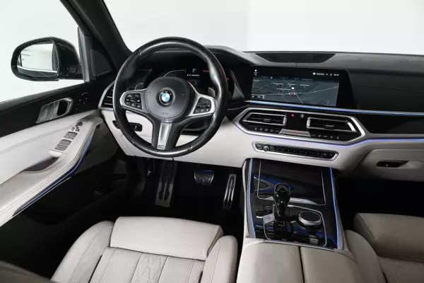 BMW X7 M50i 21