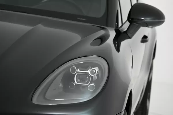 Porsche Macan Standard 12