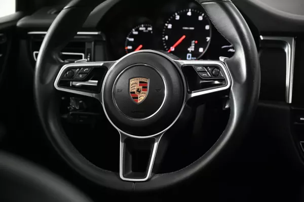 Porsche Macan Standard 18