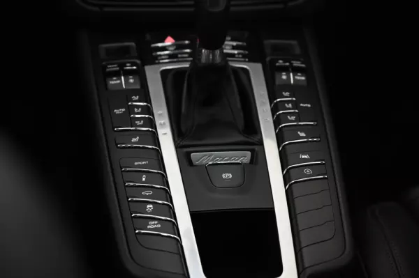 Porsche Macan Standard 23