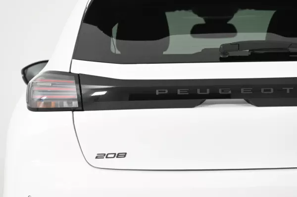 Peugeot 208 1.2 Hybrid Allure e-DCS6 11