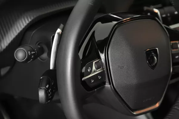 Peugeot 208 1.2 Hybrid Allure e-DCS6 22