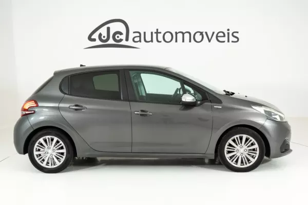 Peugeot 208 1.2 PureTech Style 7
