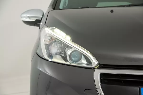 Peugeot 208 1.2 PureTech Style 18