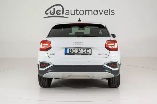 Audi Q2 8