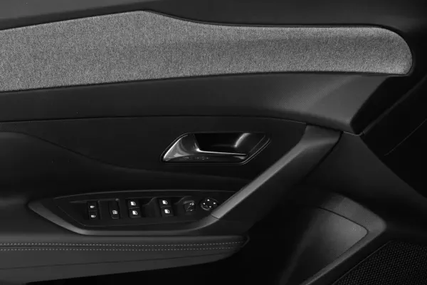 Peugeot 308 1.2 PureTech Allure Pack 12