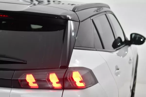 Peugeot 2008 1.2 PureTech GT EAT8 10