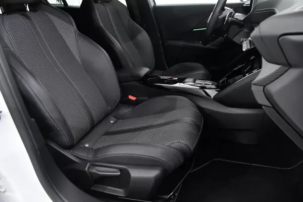 Peugeot 2008 1.2 PureTech GT EAT8 16