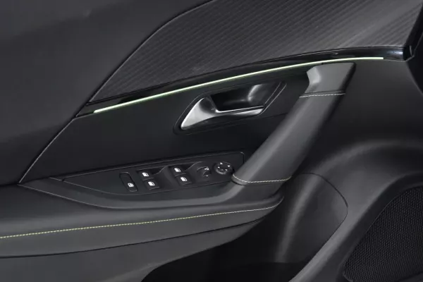 Peugeot 2008 1.2 PureTech GT EAT8 18